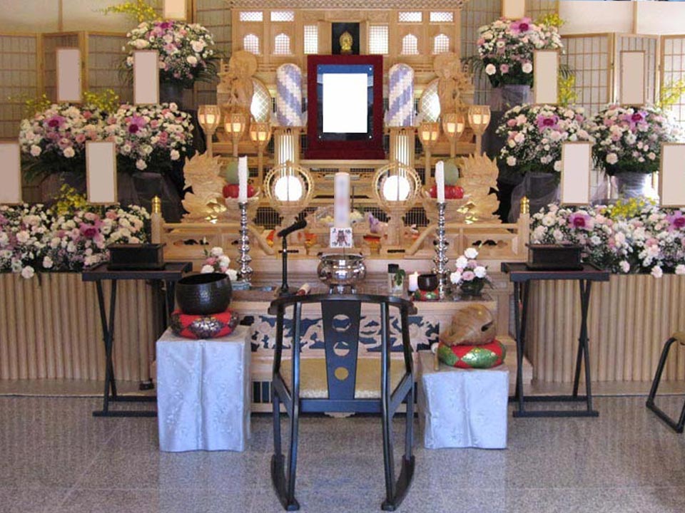 念仏堂での葬儀風景